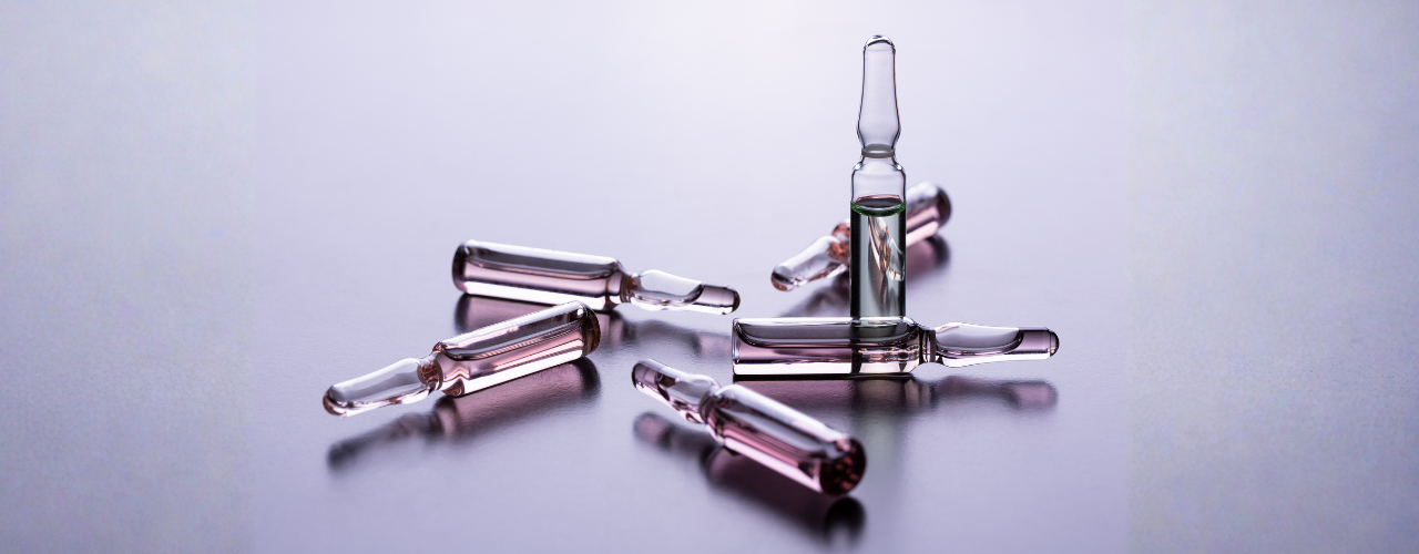 
                Ampolas de furosemida injetável, diurético usado no tratamento de edemas e insuficiência cardíaca sob prescrição médica.
              